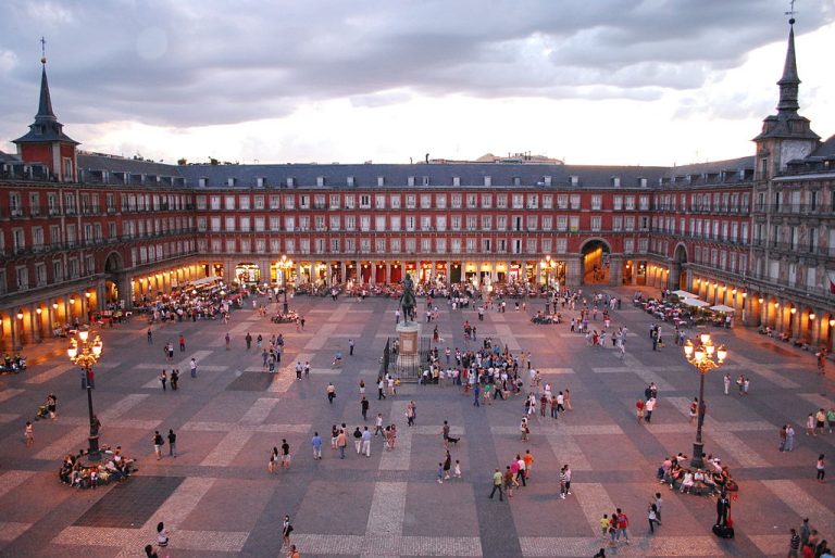 Plaza Mayor de Madrid, diseño de Juan Gómez de Mora (1619)
